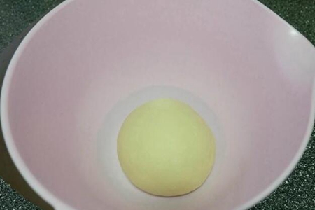 披萨怎么做家庭做法，这款香肠杂蔬披萨的做法好吃实惠