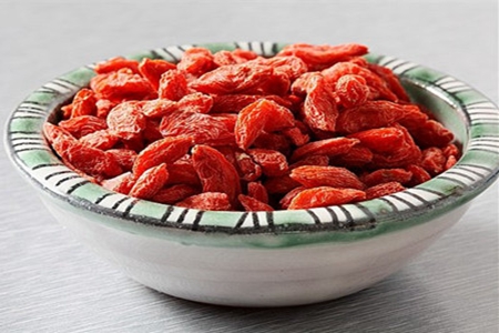枸杞泡水喝的正确方法,这3种食疗枸杞的功效做法