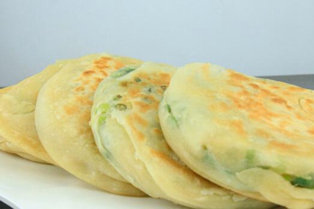 葱油饼怎么做松软好吃?葱油饼的家常做法柔软美味