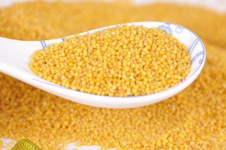 小米的营养价值及功效，这三个女人常喝小米粥的好处