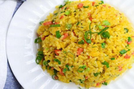蛋炒饭怎么做好吃,黄金蛋炒饭的做法味美鲜香
