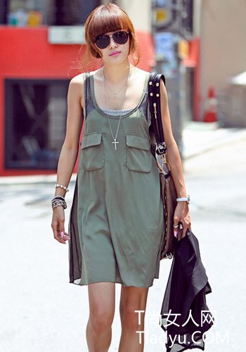 早秋时尚达人出街潮搭　有型又有范儿