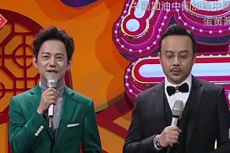 元宵观众席空无一人,主持人撑起一台晚会,闪过李文亮身影