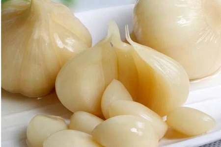 糖醋蒜的腌制方法,糖醋蒜的家庭做法酸甜可口