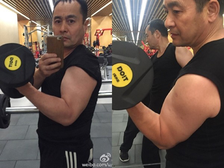 杨幂爸爸杨晓林微博晒腹肌 杨幂爸爸怒怼网友