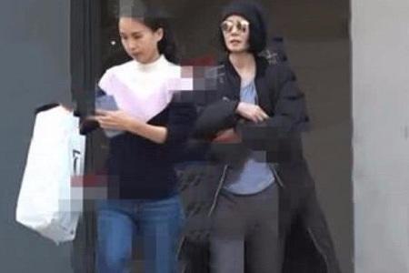 王菲打扮邋遢 羽绒服长T加褶子裤子 网友:确定是我女神?