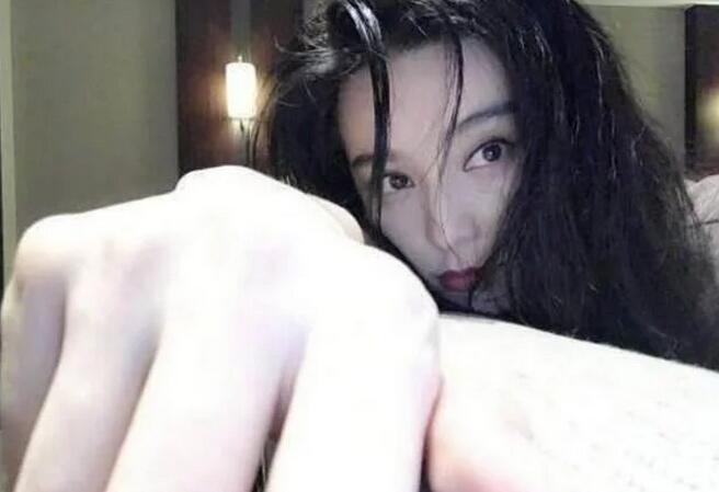 张馨予发旧照怀念李晨