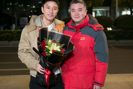 李小璐PGone美国甜蜜幽会,贾乃亮离婚后瘦出尖下巴