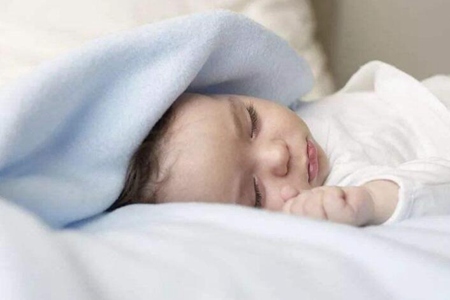 孩子晚上哭闹厉害怎么回事?这三个造成孩子晚上哭闹的原因