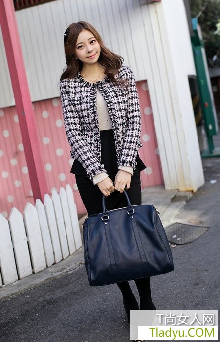 裙装呢大衣一秒变淑女 玩转圣诞约会搭