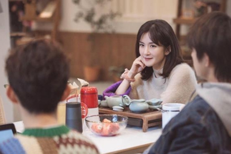 谢娜何炅易烊千玺做火锅，千玺切菜手法娴熟被赞“切哥”