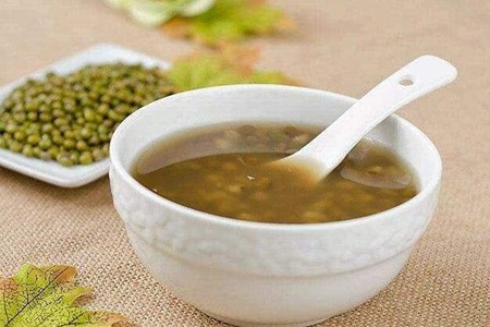 绿豆汤的功效与作用,这五个女人喝绿豆汤营养价值及功效