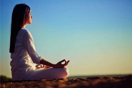 女性更年期保养秘笈，可以通过瑜伽冥想