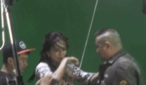 佟丽娅岳云鹏吻戏,网友调侃:简直辣眼睛
