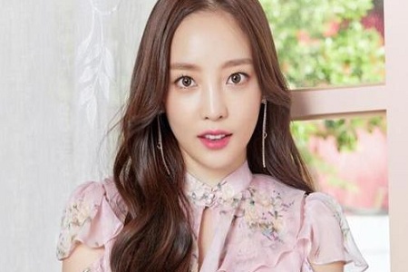 EXO延期回归悼念具荷拉，韩娱继雪莉身亡后再进入黑暗