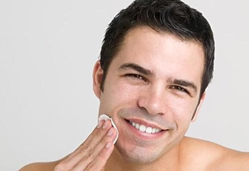 男士脸上长痘的原因