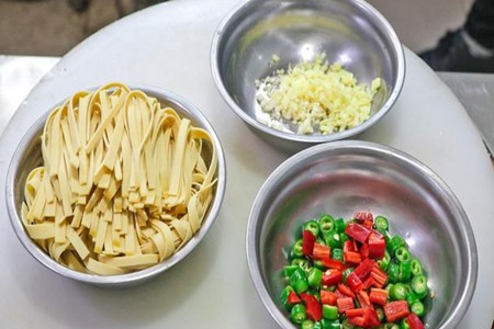 豆腐皮怎么做好吃,香辣豆腐皮的做法开胃下饭