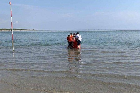 江映蓉海边拍摄MV险些出事,原来七月现男友李现也经历过