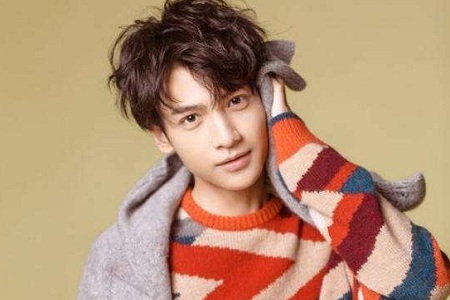 艺人罗云熙删微博，明明一点才收工，幕后黑手究竟是谁？