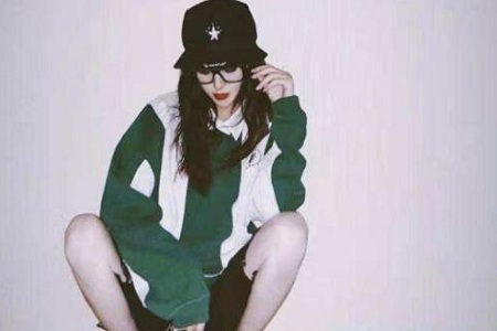 准妈妈唐嫣孕后照曝光 四肢纤细漫画腿抢镜少女感爆棚