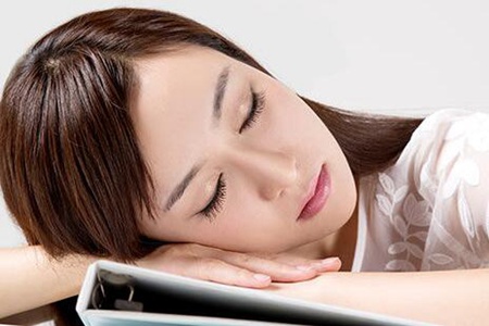 脸上过敏发红发痒怎么办?这五个小妙招恢复水嫩肌肤