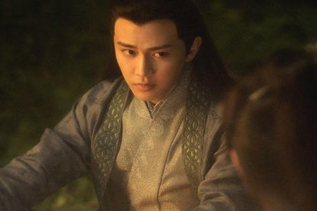 《锦衣之下》陆绎为爱跪下,网友:虐得心肝疼