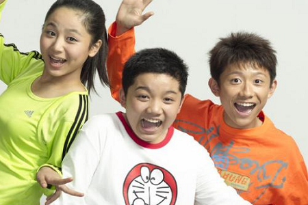 张一山为杨紫庆生 自称是杨紫永远男神 你被友谊之吻甜到了吗