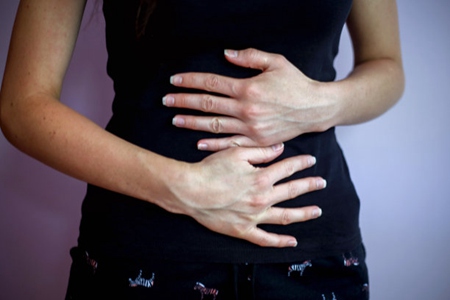 吃饭反酸烧心怎么回事，这三个习惯改善能缓解反酸烧心症状