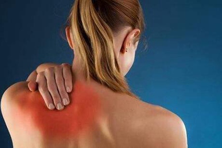 肩胛骨疼痛是什么原因引起的?这五个原因及时改善治疗