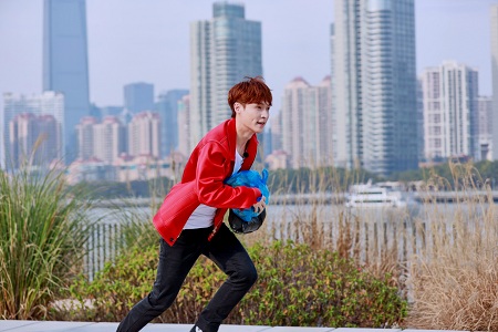 《极限挑战》热巴变身怪力少女,呆萌岳云鹏徒手捡垃圾