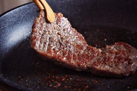 牛排怎么煎好吃又简单,家庭牛排的简易做法