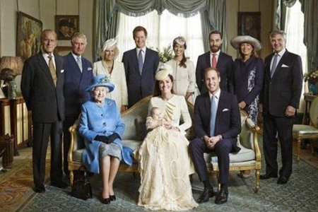 哈里王子放弃王室身份,影响哈里的究竟是戴安娜还是梅根?