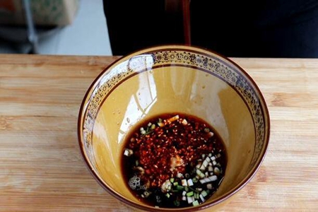 酸辣粉的家常做法，这款酸辣粉的做法家庭步骤