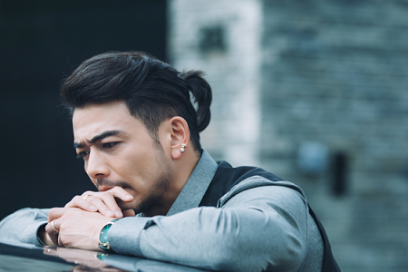 归还世界给你:杨烁霸道总裁太油腻,网友你还要油腻多久?