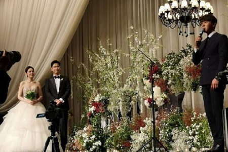 秋瓷炫于晓光婚礼现场曝光,夫妻同框牵手深情对视