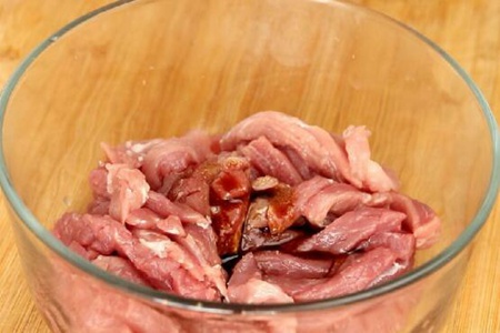 糖醋里脊的做法,糖醋里脊的家常做法外酥里嫩酸甜可口