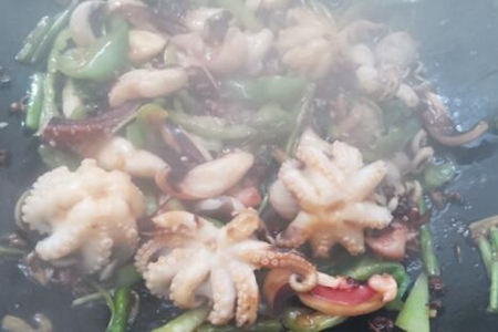 八爪鱼怎么做好吃家常做法?爆炒八爪鱼肉质鲜嫩美味
