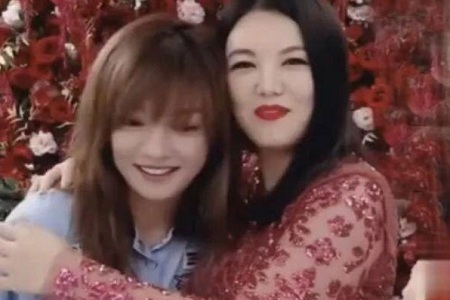 赵薇网络直播卖红酒,被姐妹淘李湘实力碾压