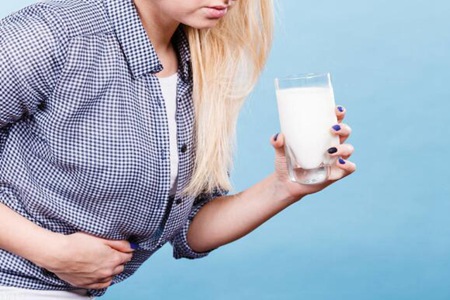 乳糖不耐受的症状有哪些呢?这三个女人乳糖不耐受表现