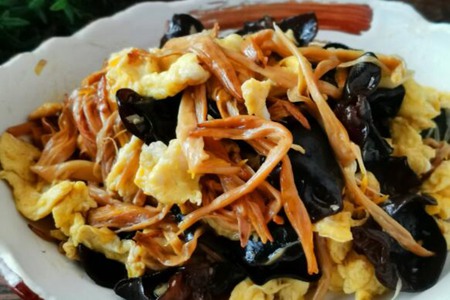 干黄花菜怎么做好吃？黄花菜木耳炒鸡蛋的做法