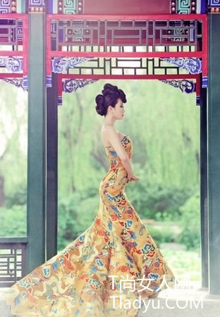 芙蓉姐姐穿龙袍拍写真