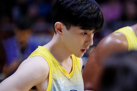 邓伦双凤眼迷死人,篮球三分命中率堪比职业选手