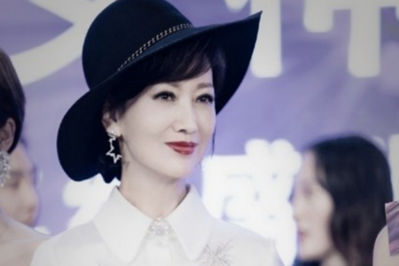 赵雅芝微博发文自我检讨,网友:该检讨的是为何长这么漂亮