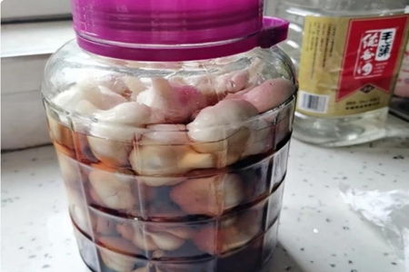 糖醋蒜的腌制方法,糖醋蒜的家庭做法酸甜可口