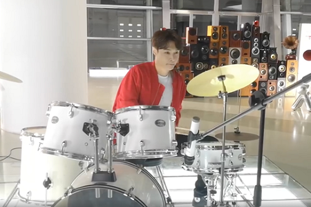 张艺兴女友是谁?张艺兴斩获架子鼓新技能,自爆不会谈恋爱