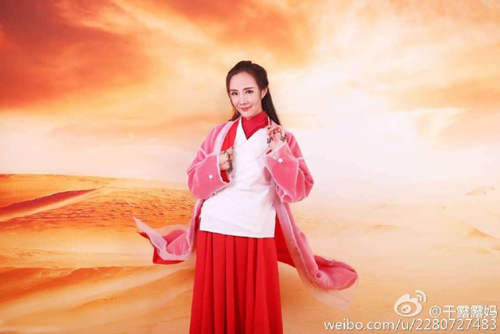 娱乐圈最烂十大女星之一干露露内裤被当众扯下