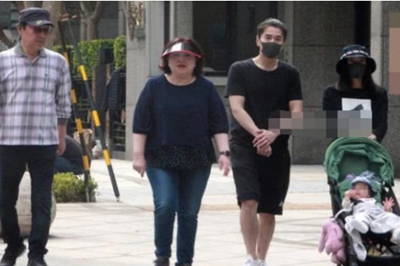 赵又廷高圆圆女儿正面照曝光，小宝贝模样像妈妈萌化众人