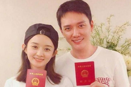 赵丽颖冯绍峰同框海报，冯绍峰望妻眼甜蜜酸倒众人