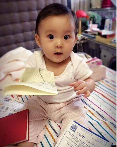 贾静雯和修杰楷女儿咘咘照片