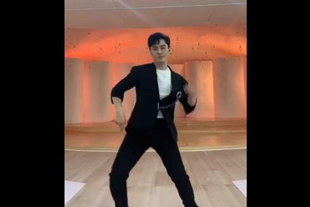 黄晓明跳无价之姐,黄晓明跳《无价之姐》为姐姐们打call